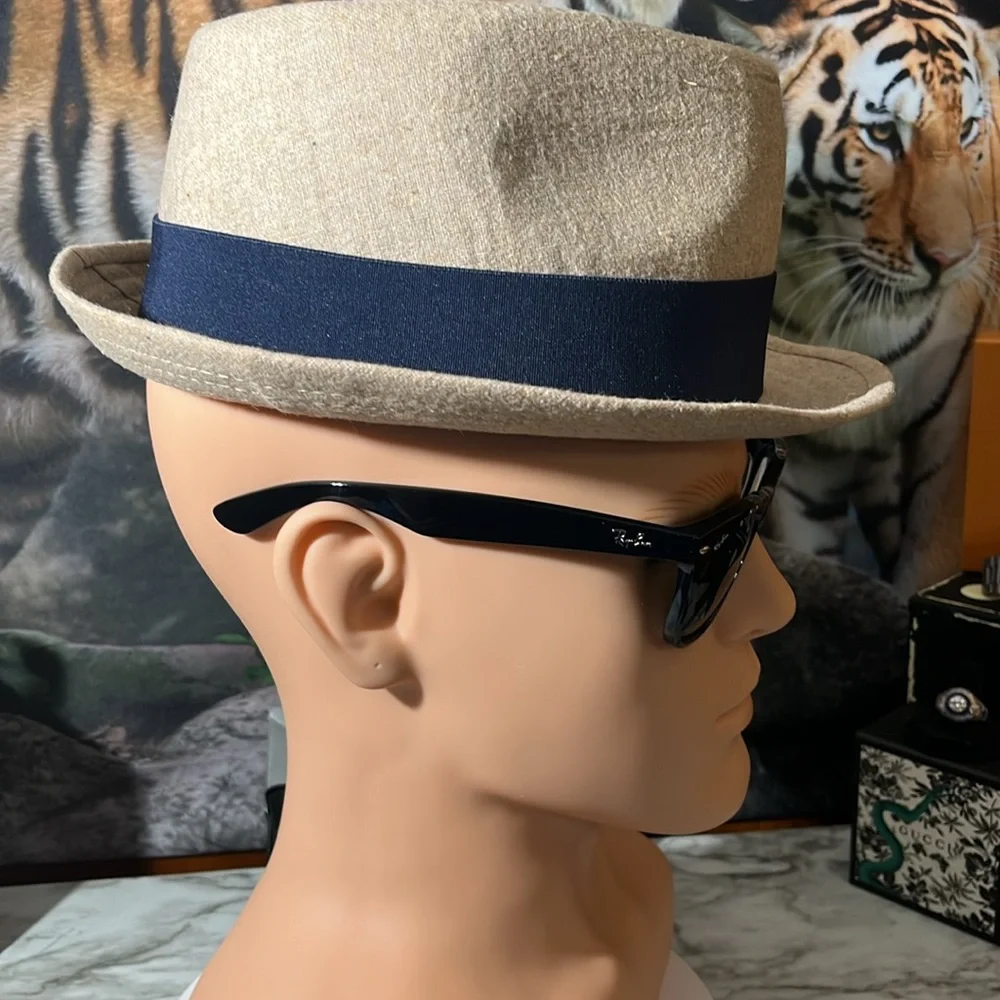 RAY-BAN SUNGLASSES. NEW WITH CASE AND BOX. MADE IN ITALY - Picture 15 of 16